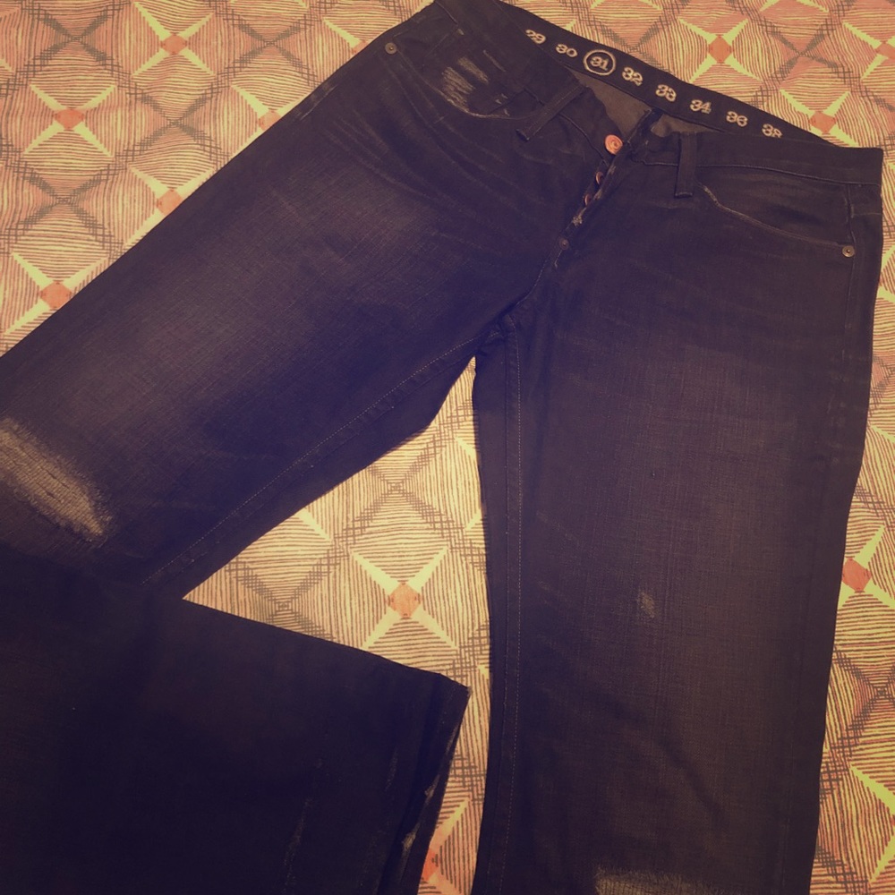 Men’s distressed jeans